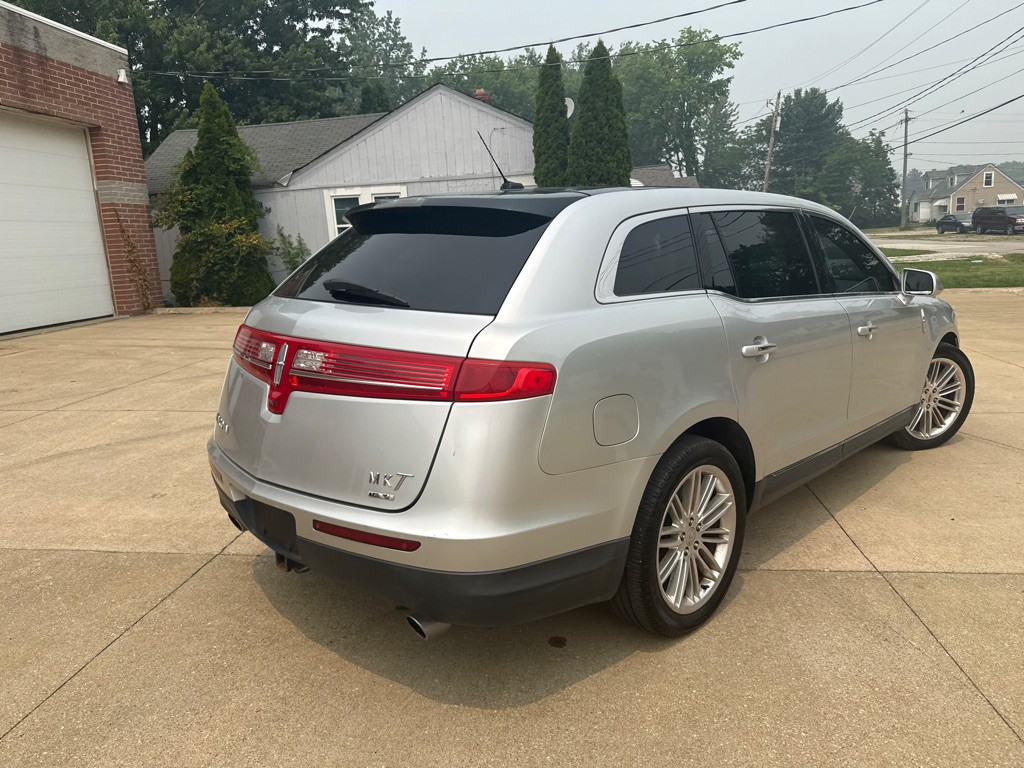 2014 Lincoln MKT Image 6