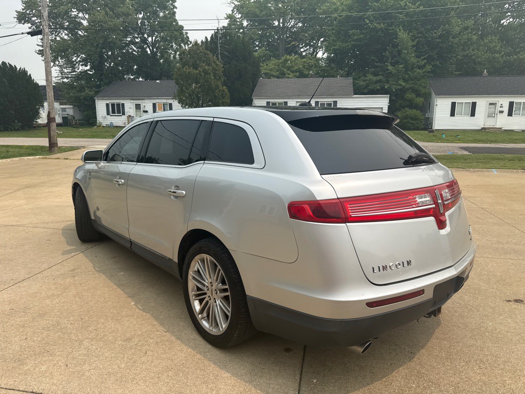 2014 Lincoln MKT Image 8