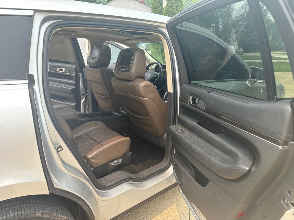 2014 Lincoln MKT Image 12