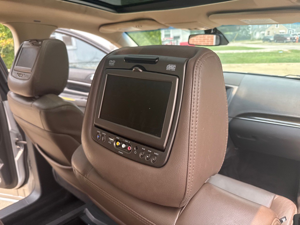 2014 Lincoln MKT Image 14