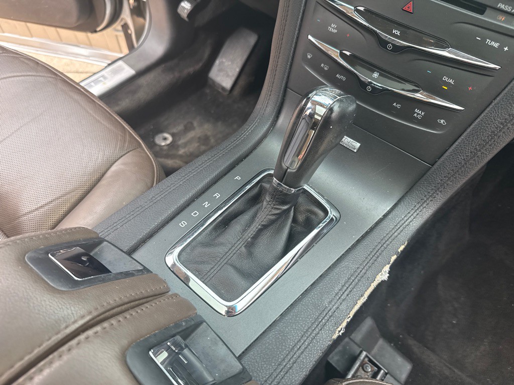 2014 Lincoln MKT Image 19