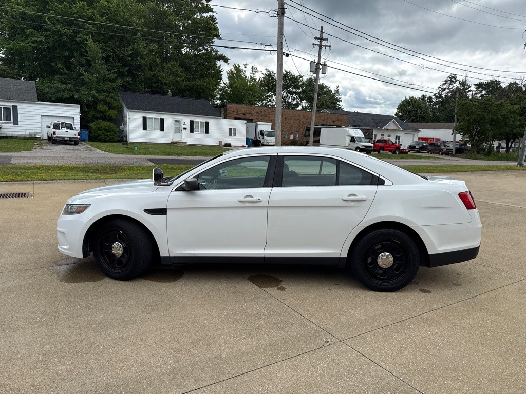 2015 Ford Taurus Image 2