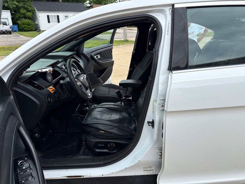 2015 Ford Taurus Image 9