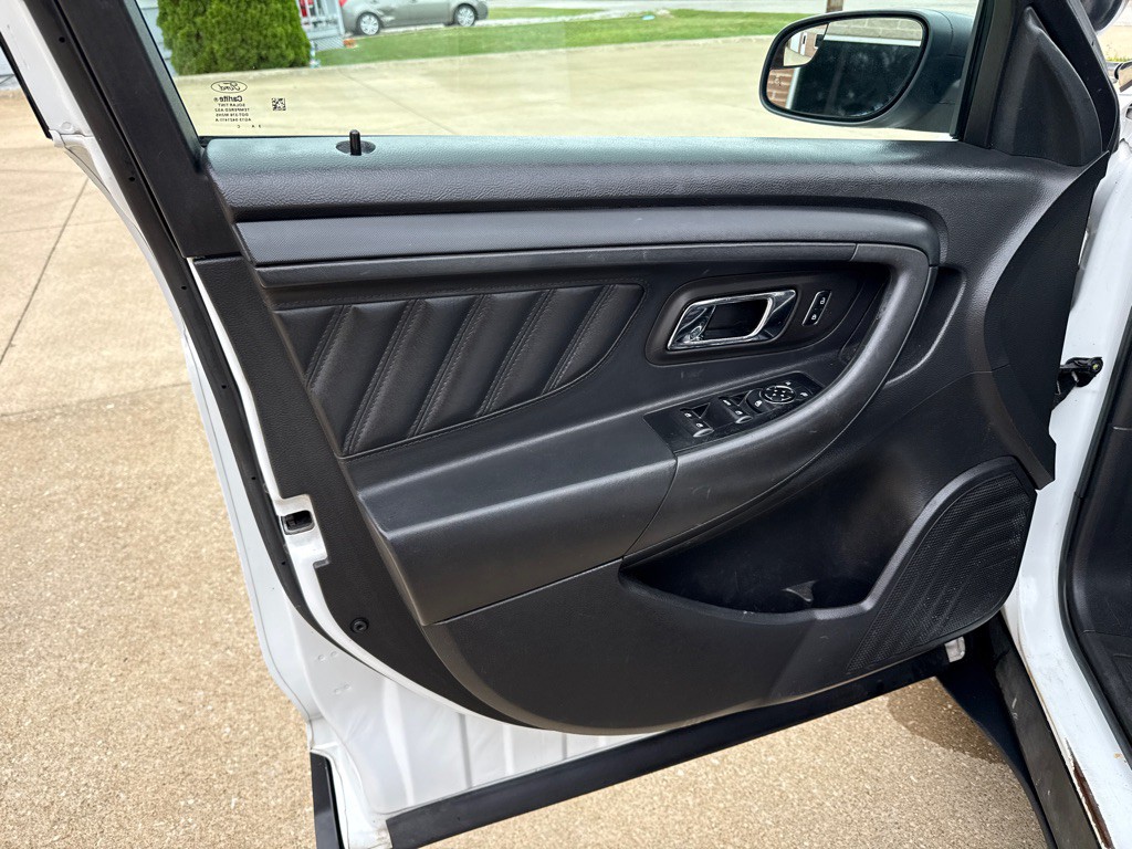 2015 Ford Taurus Image 12