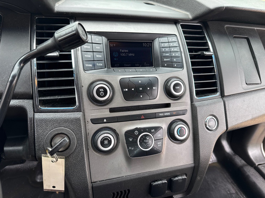 2015 Ford Taurus Image 16