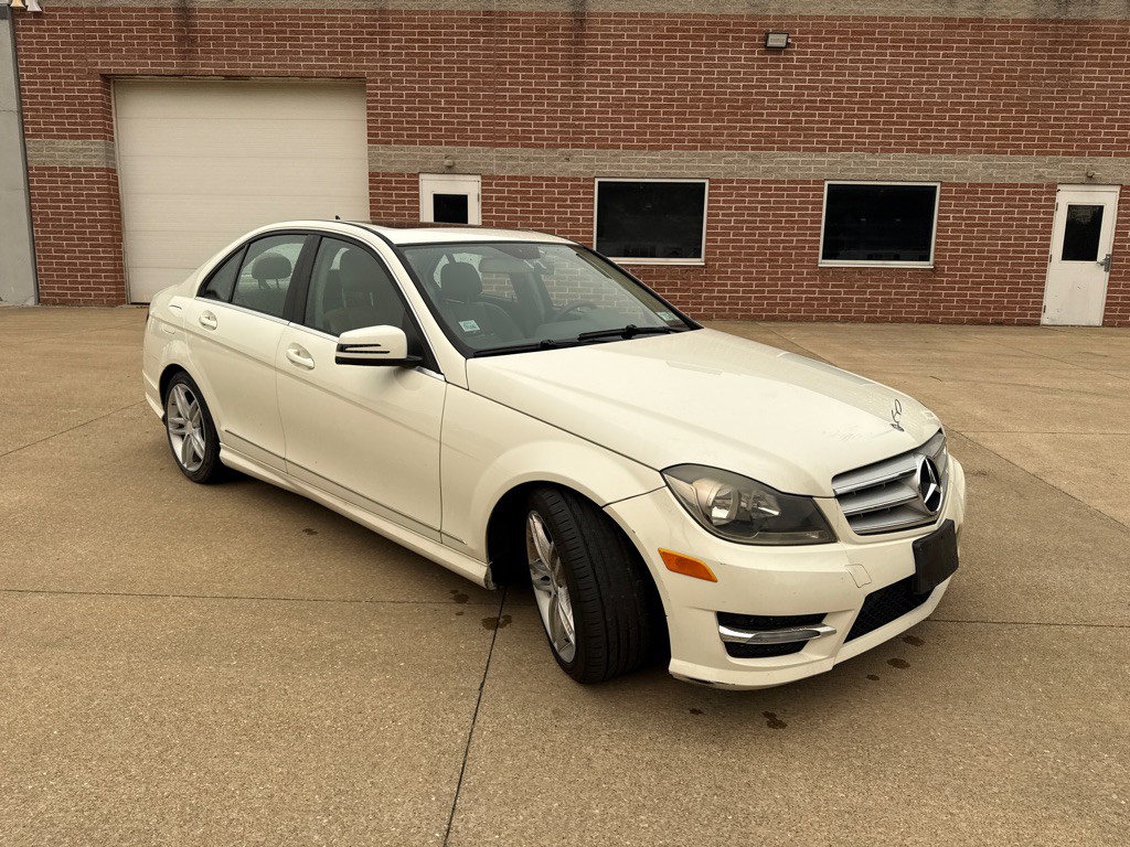 2012 Mercedes-Benz C-Class Image 3