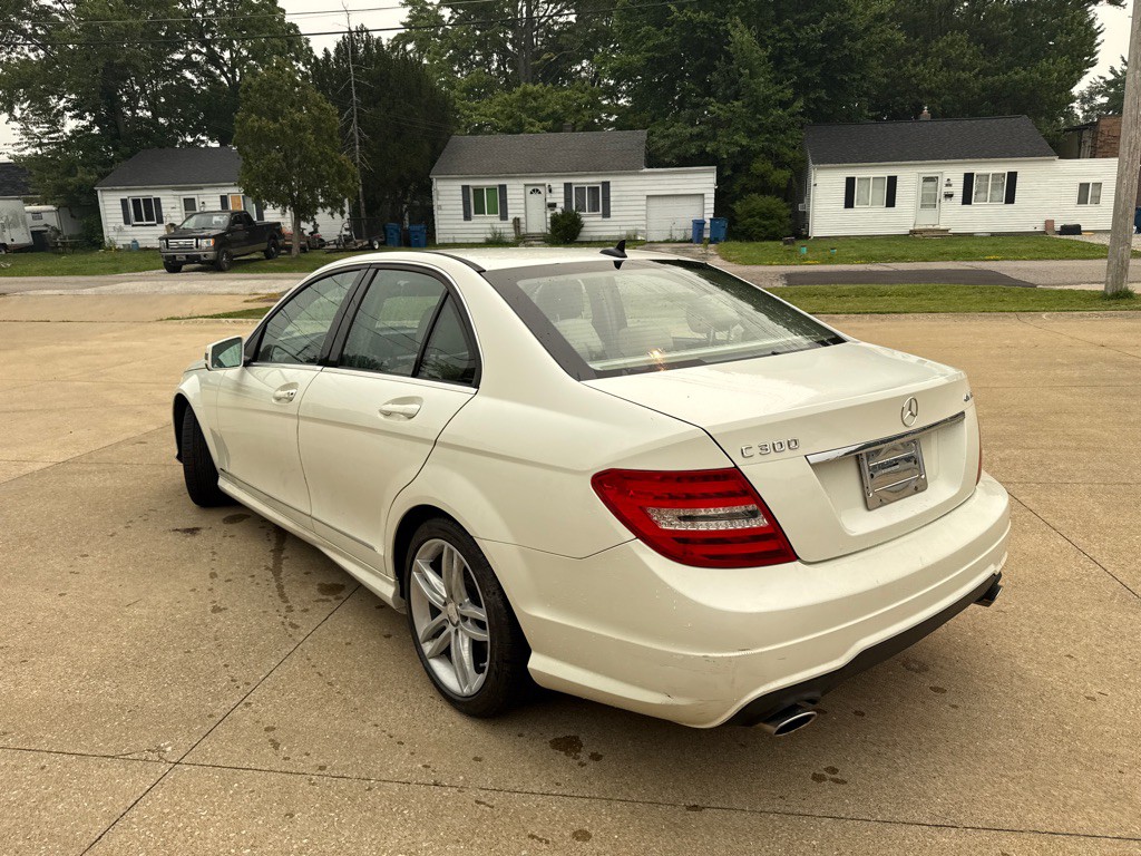2012 Mercedes-Benz C-Class Image 8