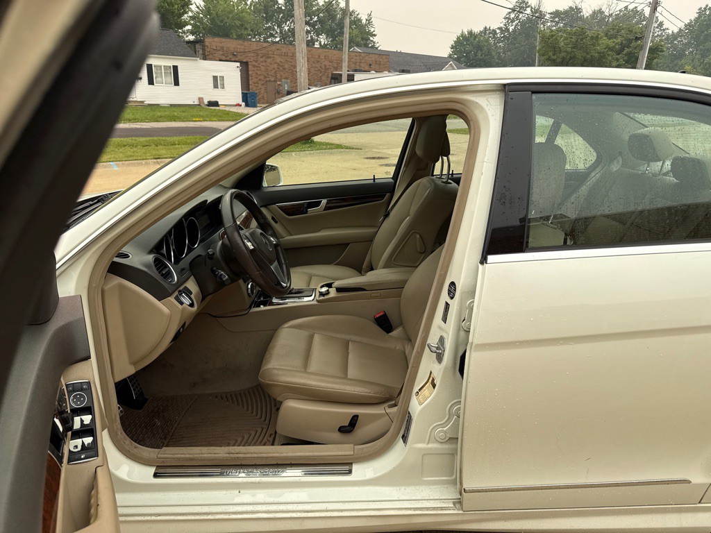 2012 Mercedes-Benz C-Class Image 10