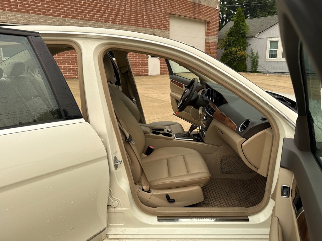 2012 Mercedes-Benz C-Class Image 11