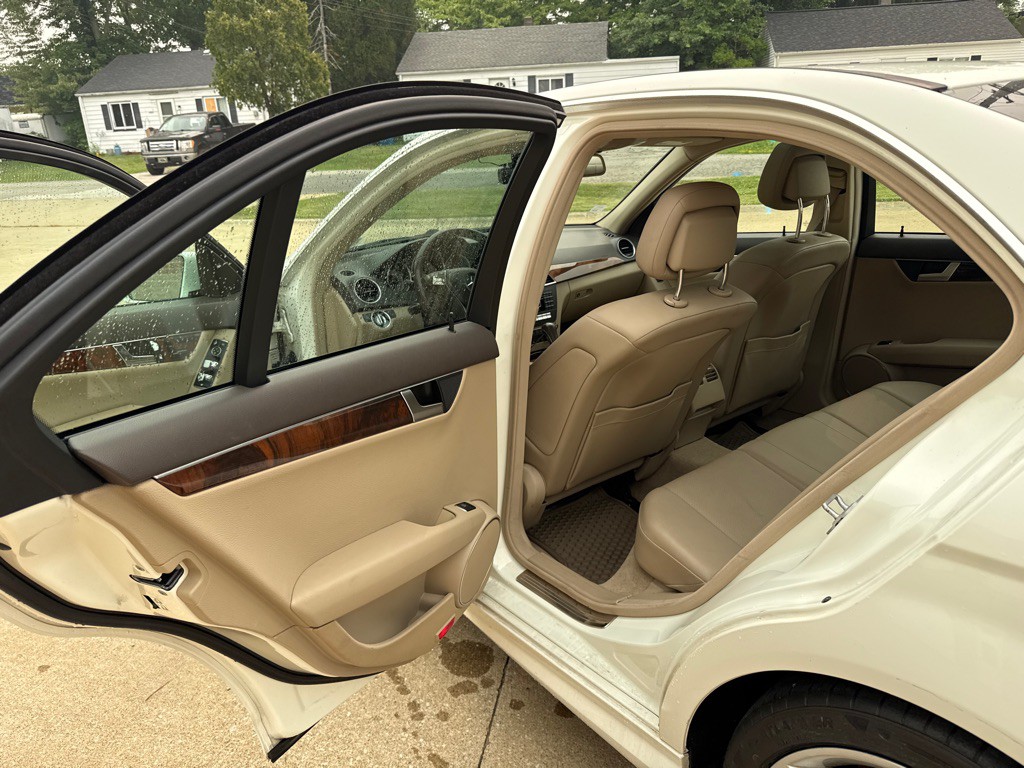 2012 Mercedes-Benz C-Class Image 12