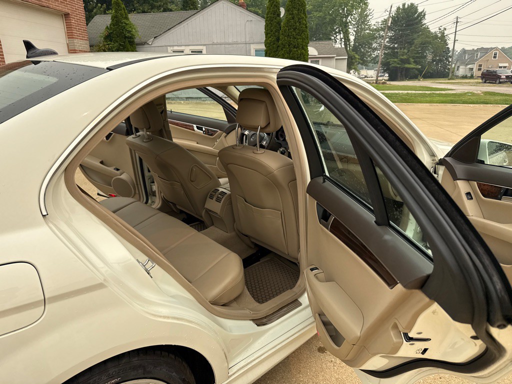2012 Mercedes-Benz C-Class Image 13