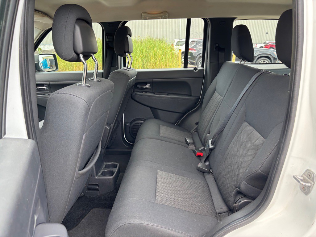 2012 Jeep Liberty Image 11