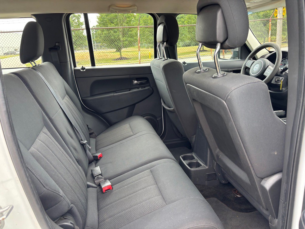 2012 Jeep Liberty Image 12