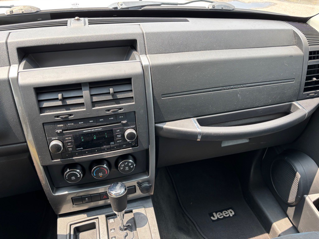 2012 Jeep Liberty Image 14