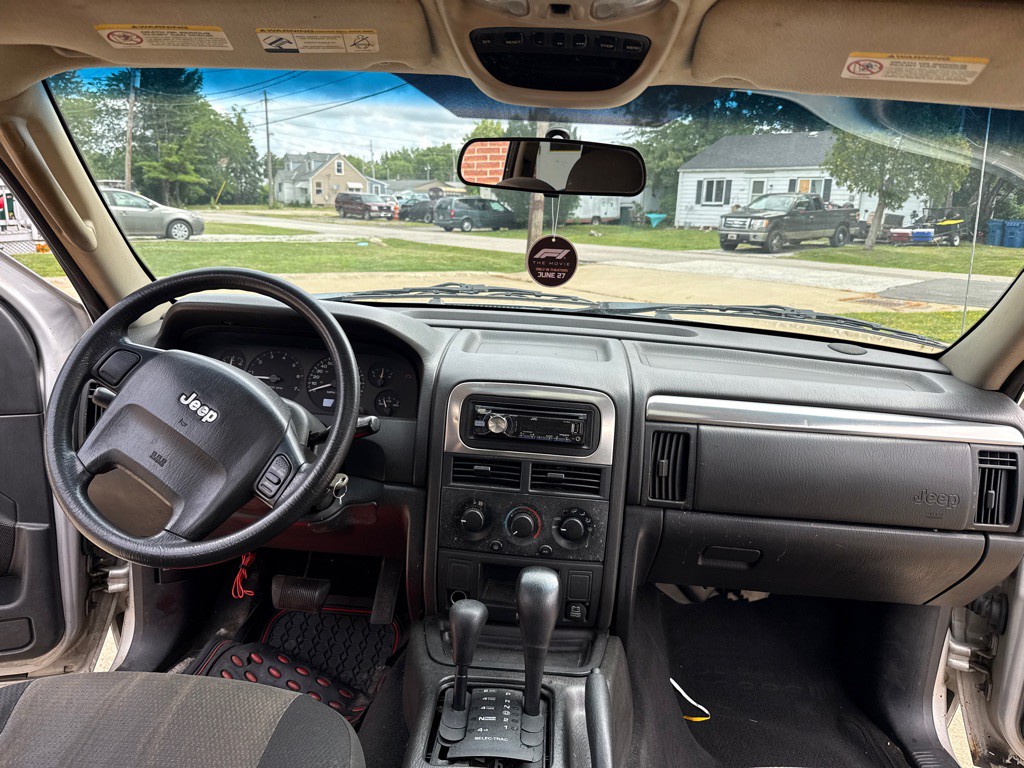 2004 Jeep Grand Cherokee Image 9