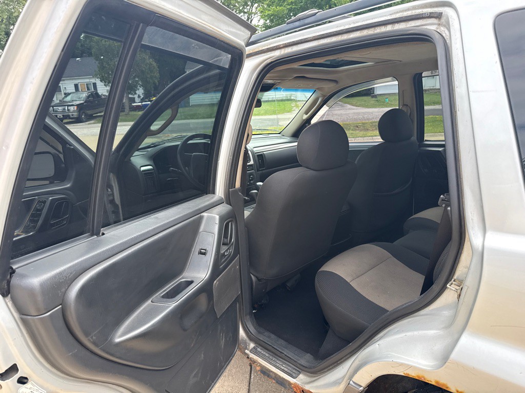 2004 Jeep Grand Cherokee Image 12