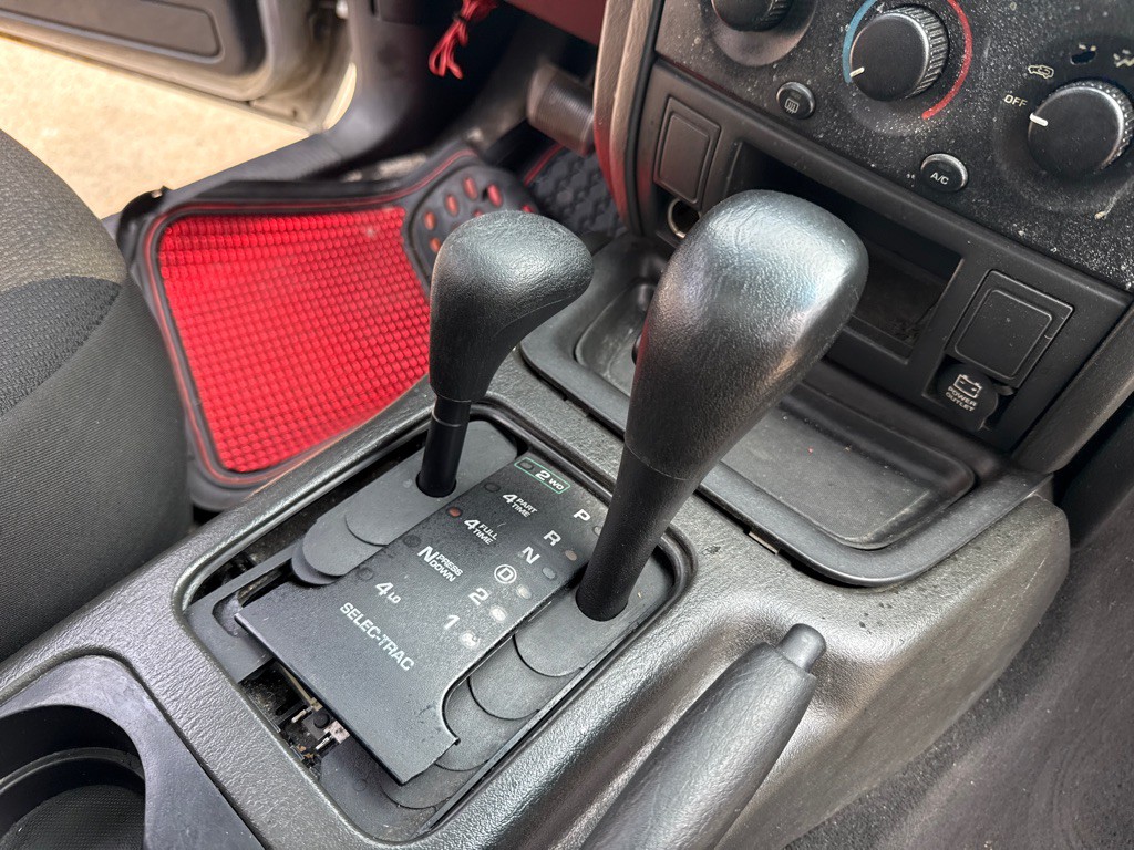 2004 Jeep Grand Cherokee Image 15