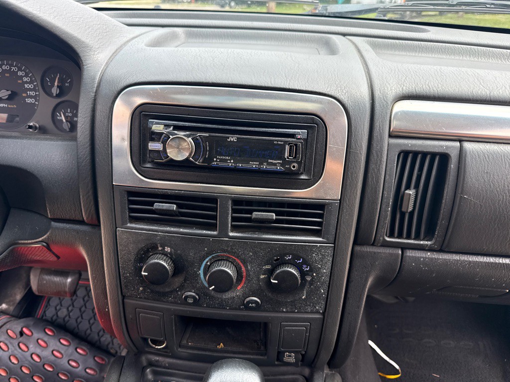 2004 Jeep Grand Cherokee Image 16