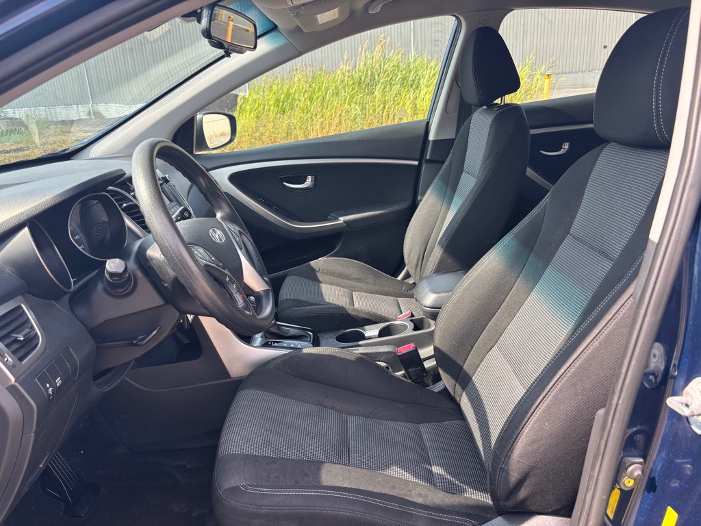 2013 Hyundai Elantra Image 9
