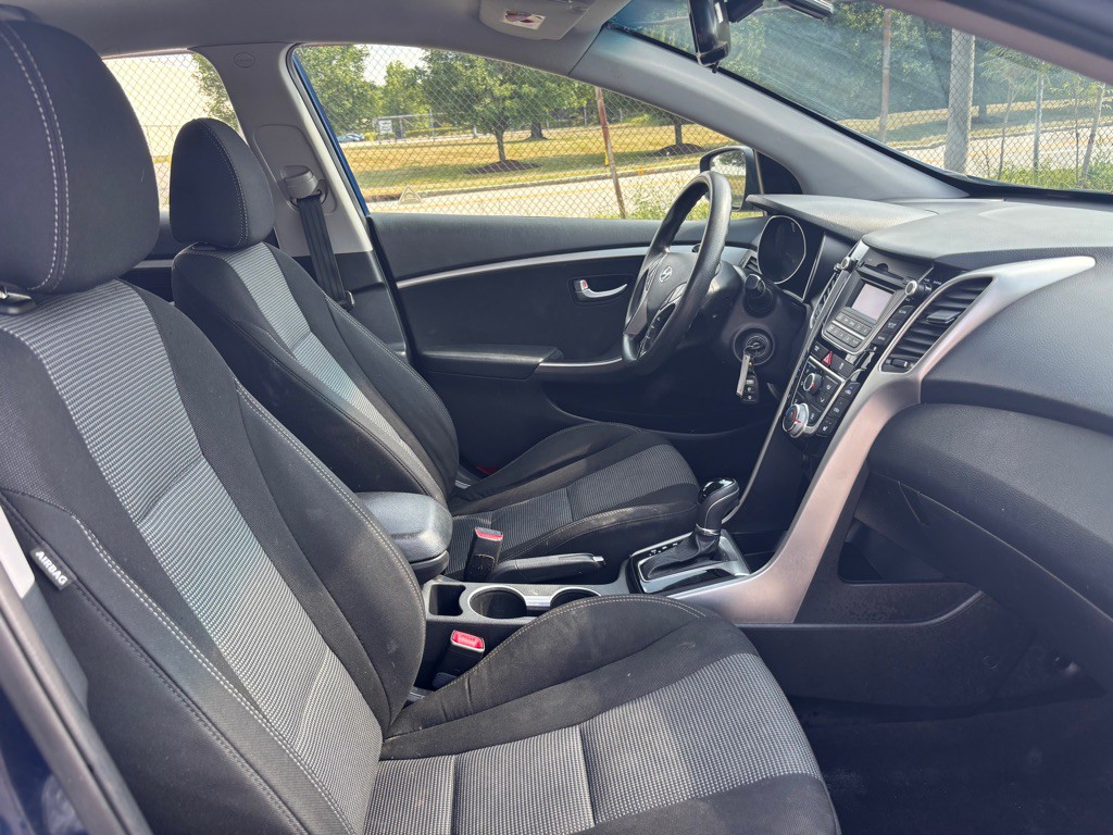 2013 Hyundai Elantra Image 10