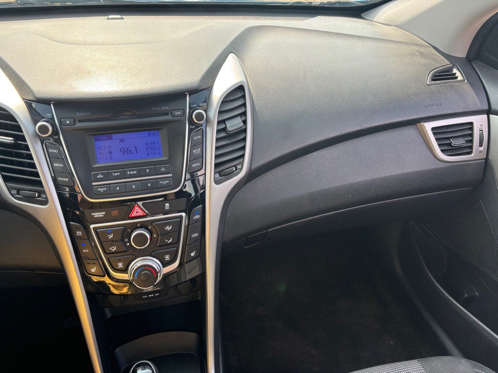 2013 Hyundai Elantra Image 14