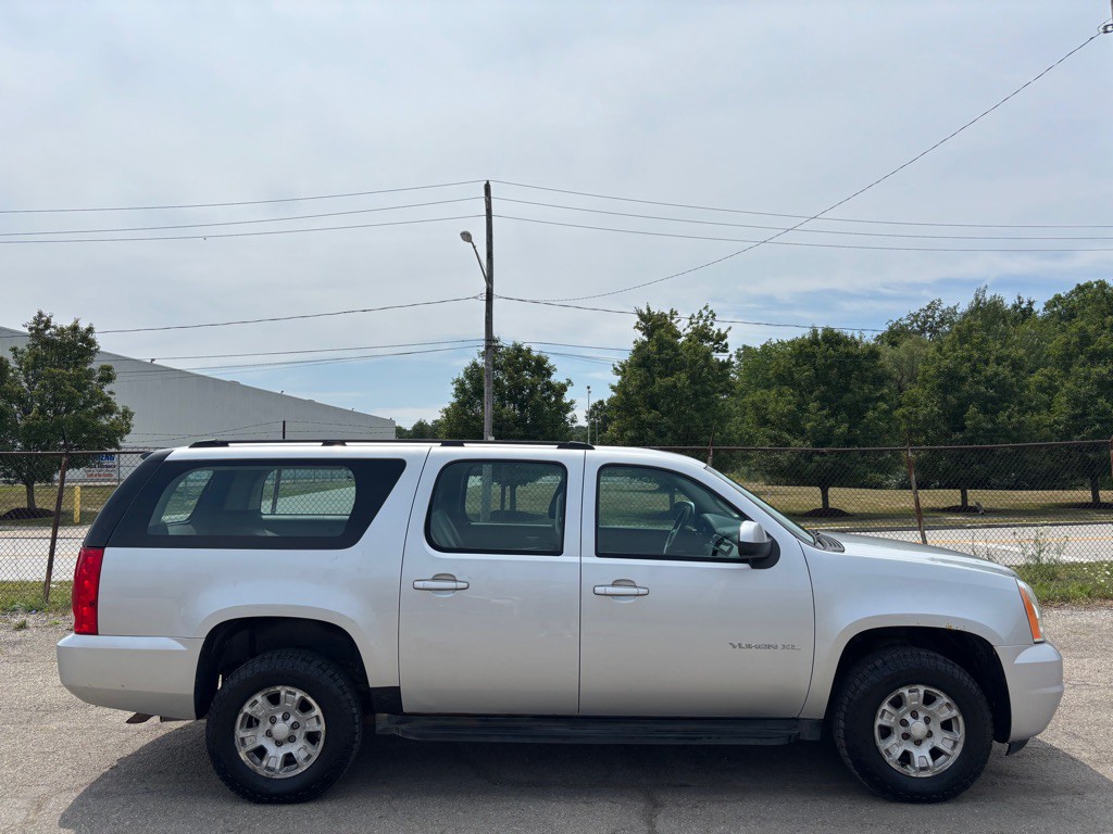 2013 GMC Yukon Image 2