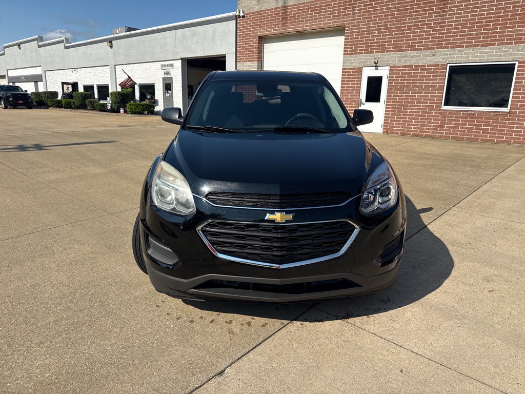 2017 Chevrolet Equinox Image 2