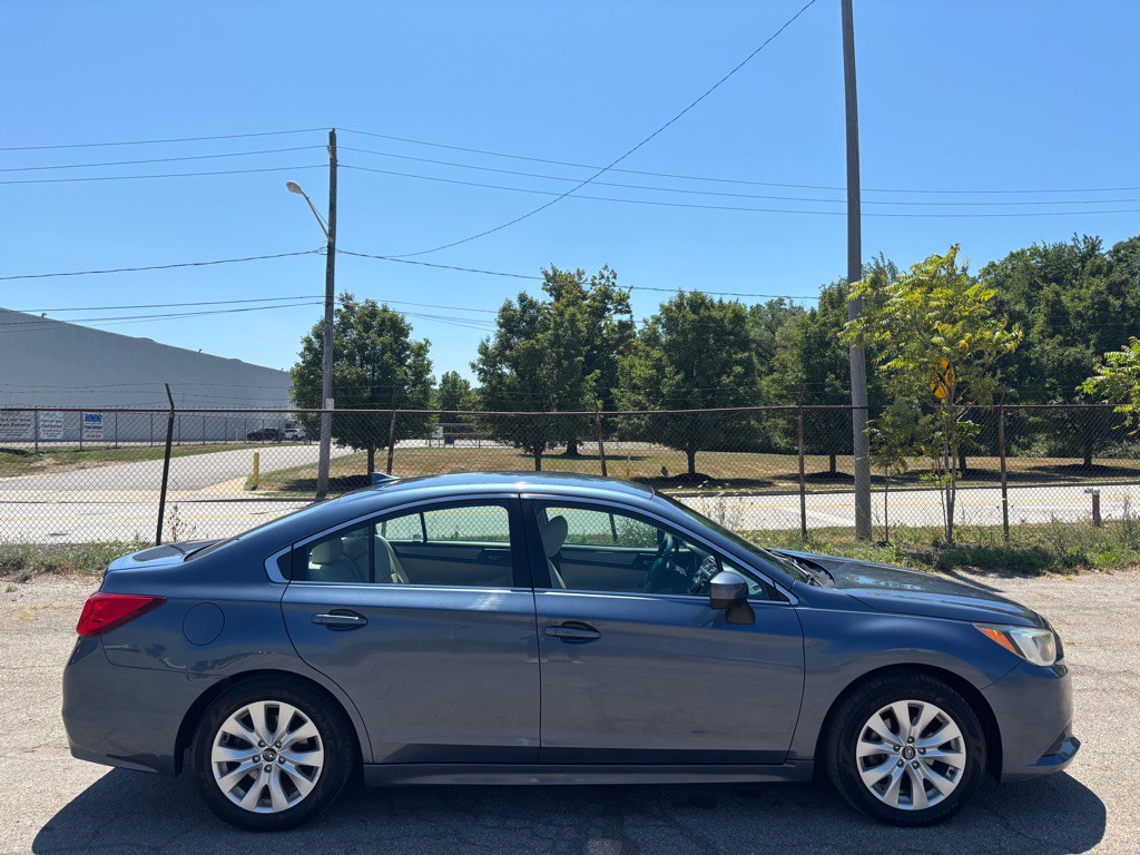 2017 Subaru Legacy Image 2