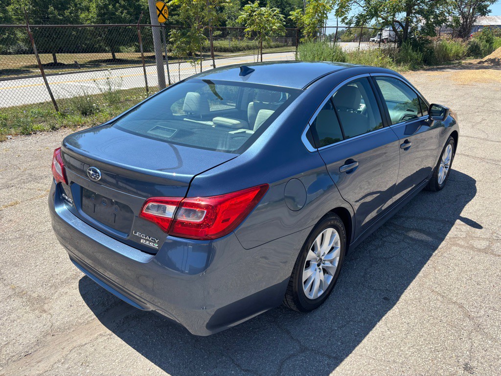 2017 Subaru Legacy Image 3