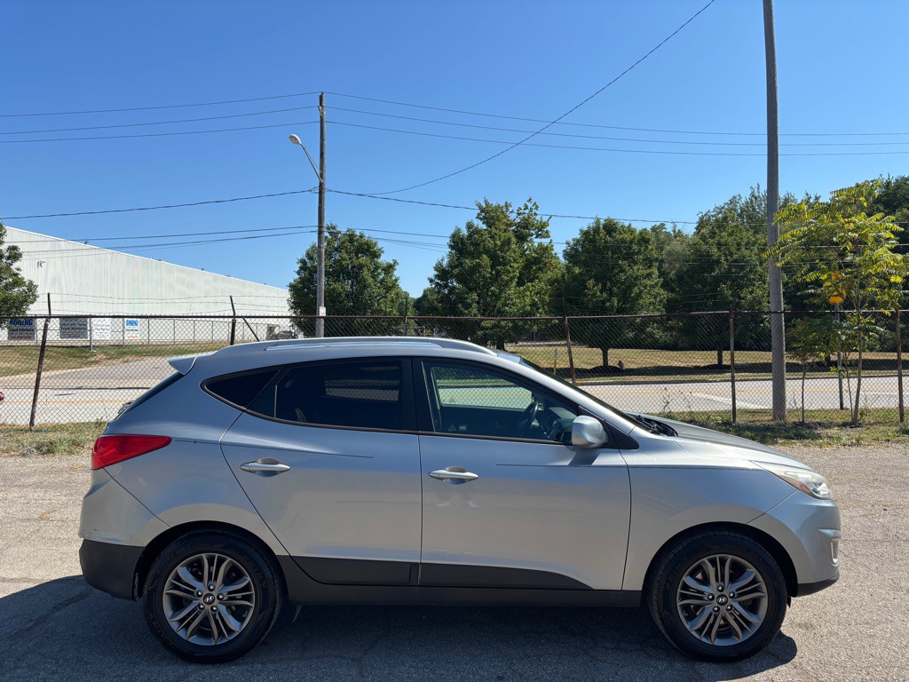 2015 Hyundai Tucson Image 2