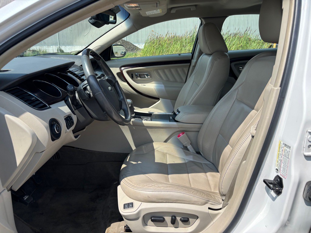 2012 Ford Taurus Image 9