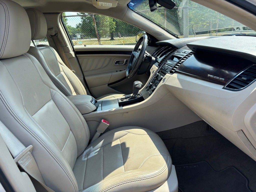 2012 Ford Taurus Image 10