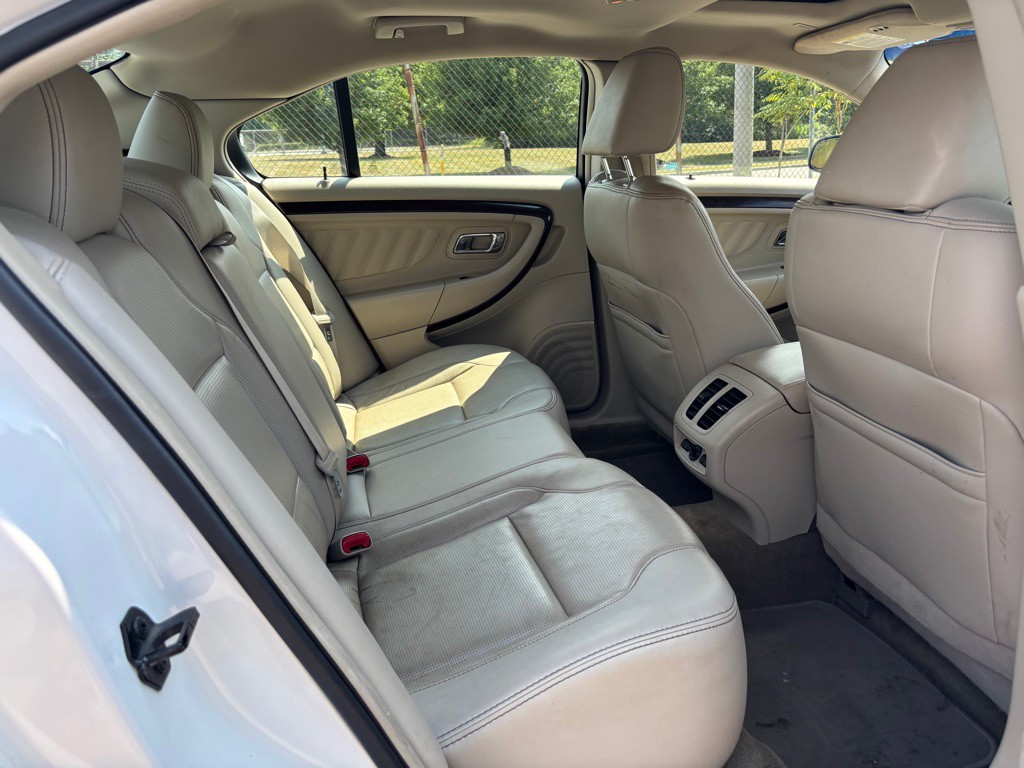 2012 Ford Taurus Image 11