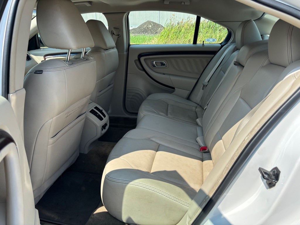 2012 Ford Taurus Image 12