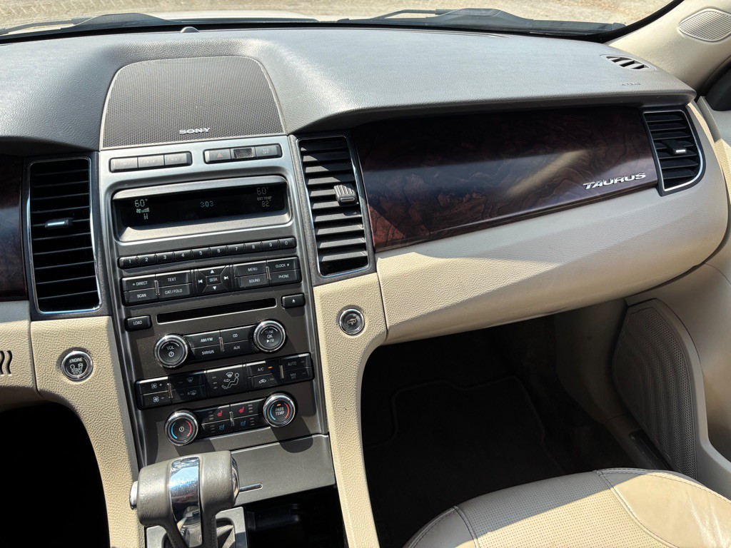 2012 Ford Taurus Image 14