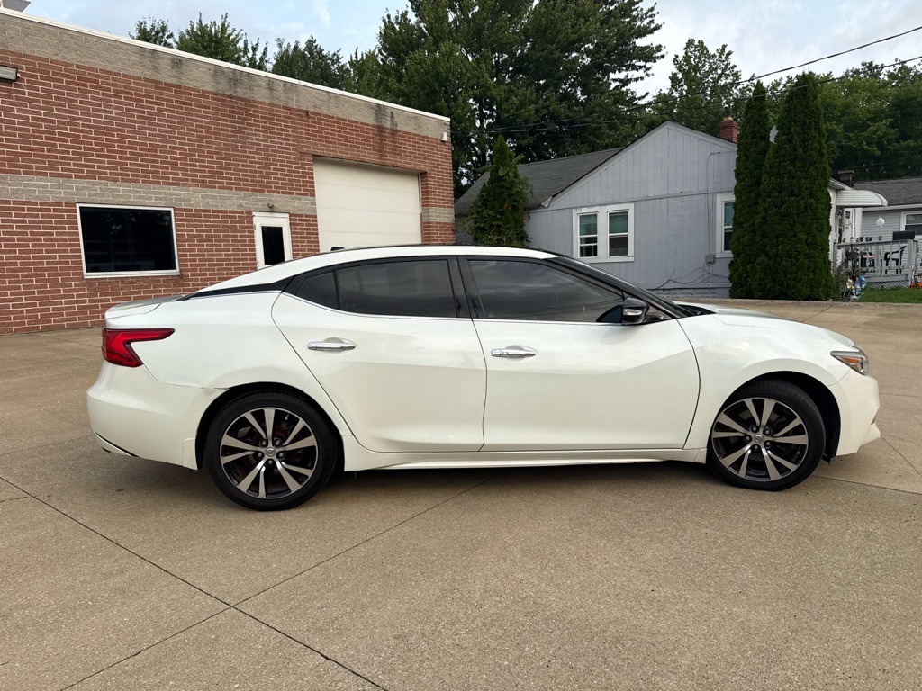 2017 Nissan Maxima Image 4