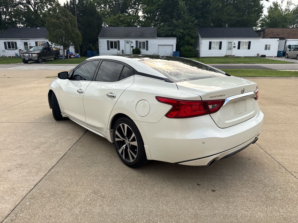 2017 Nissan Maxima Image 8
