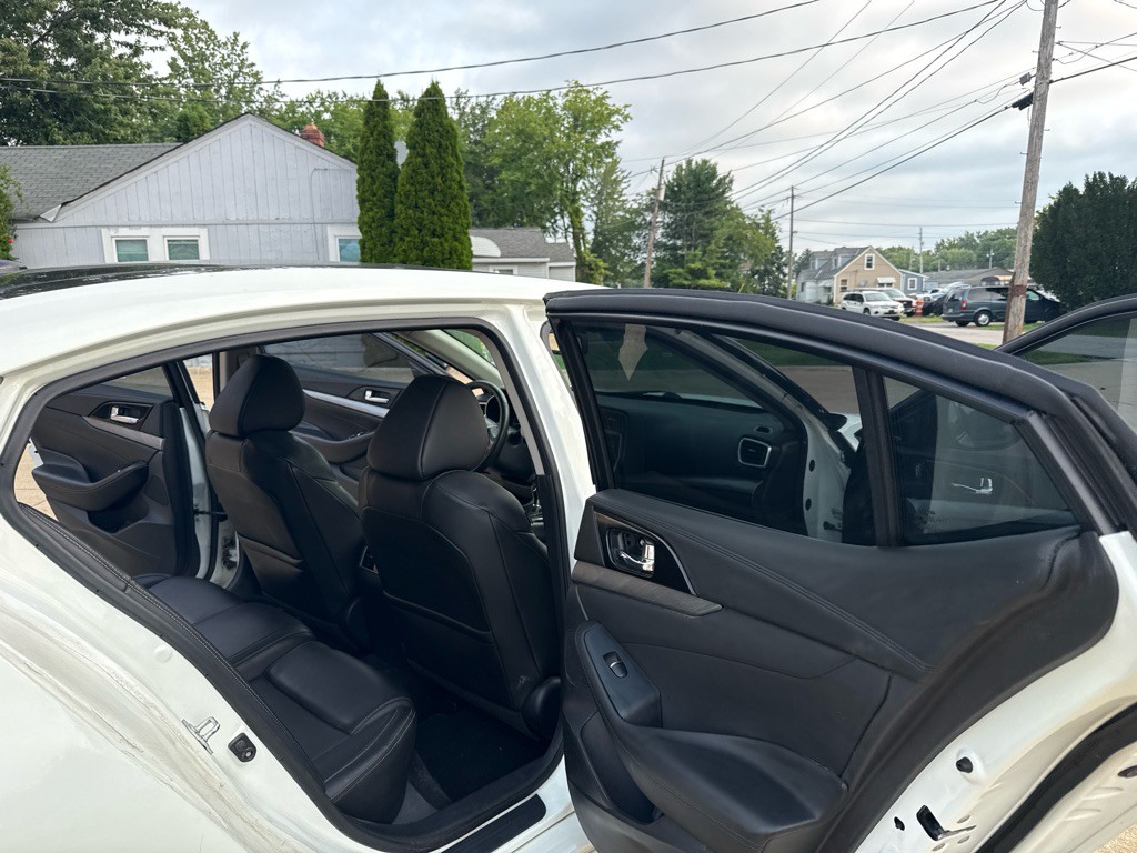 2017 Nissan Maxima Image 12