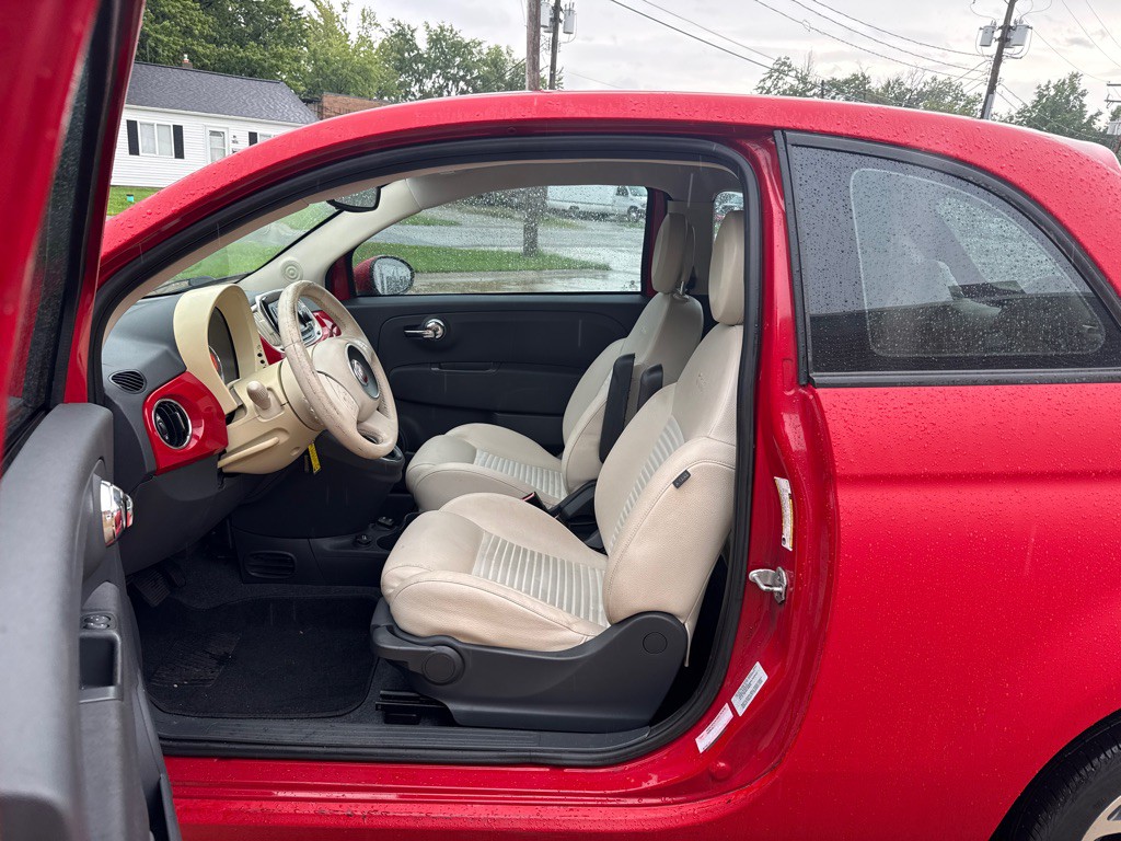 2016 FIAT 500 Image 9