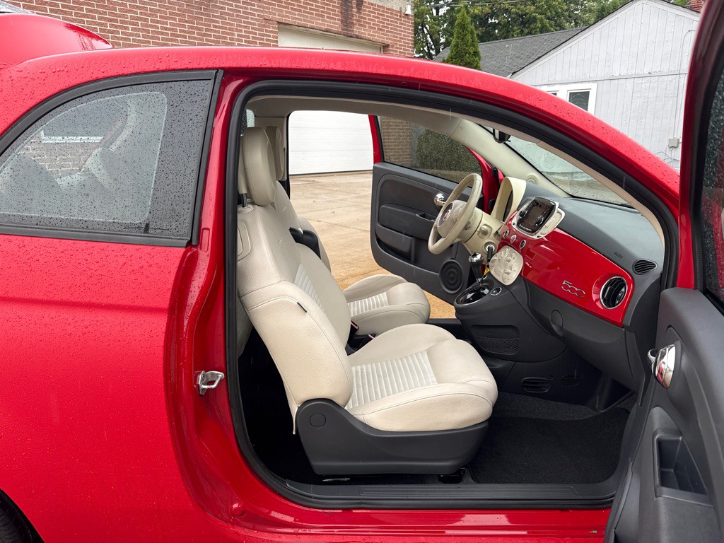 2016 FIAT 500 Image 10