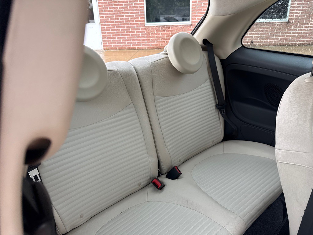 2016 FIAT 500 Image 12
