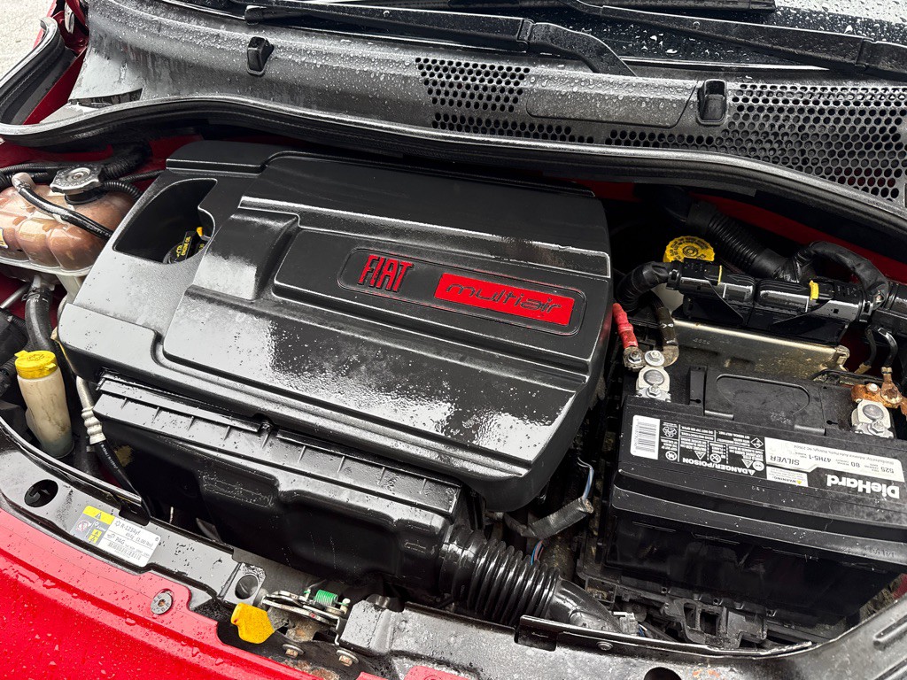2016 FIAT 500 Image 17