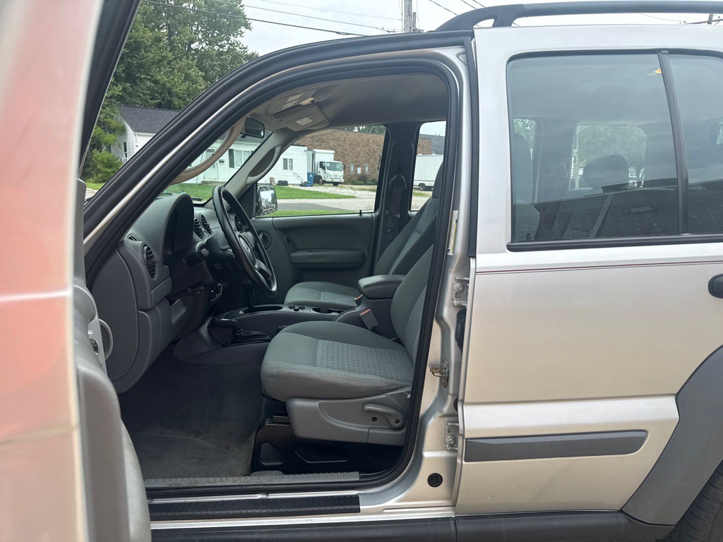 2006 Jeep Liberty Image 11