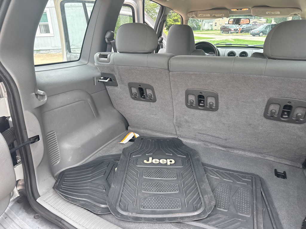 2006 Jeep Liberty Image 15