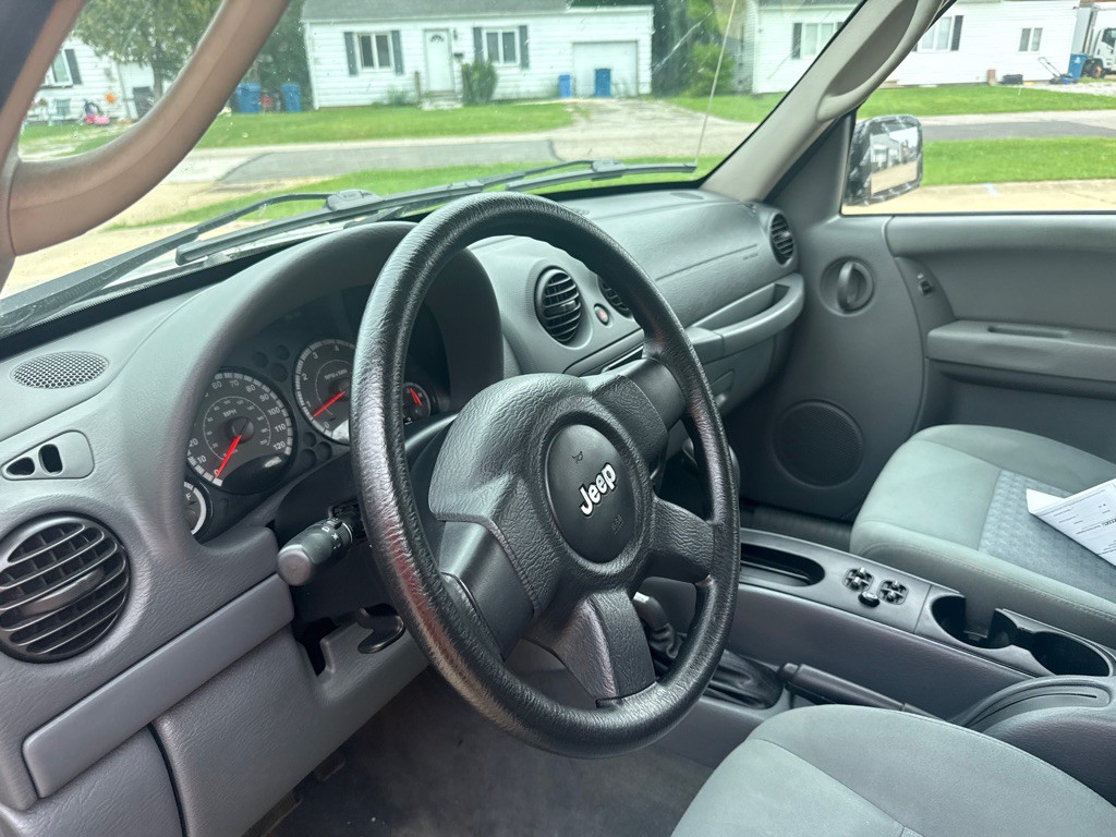 2006 Jeep Liberty Image 16