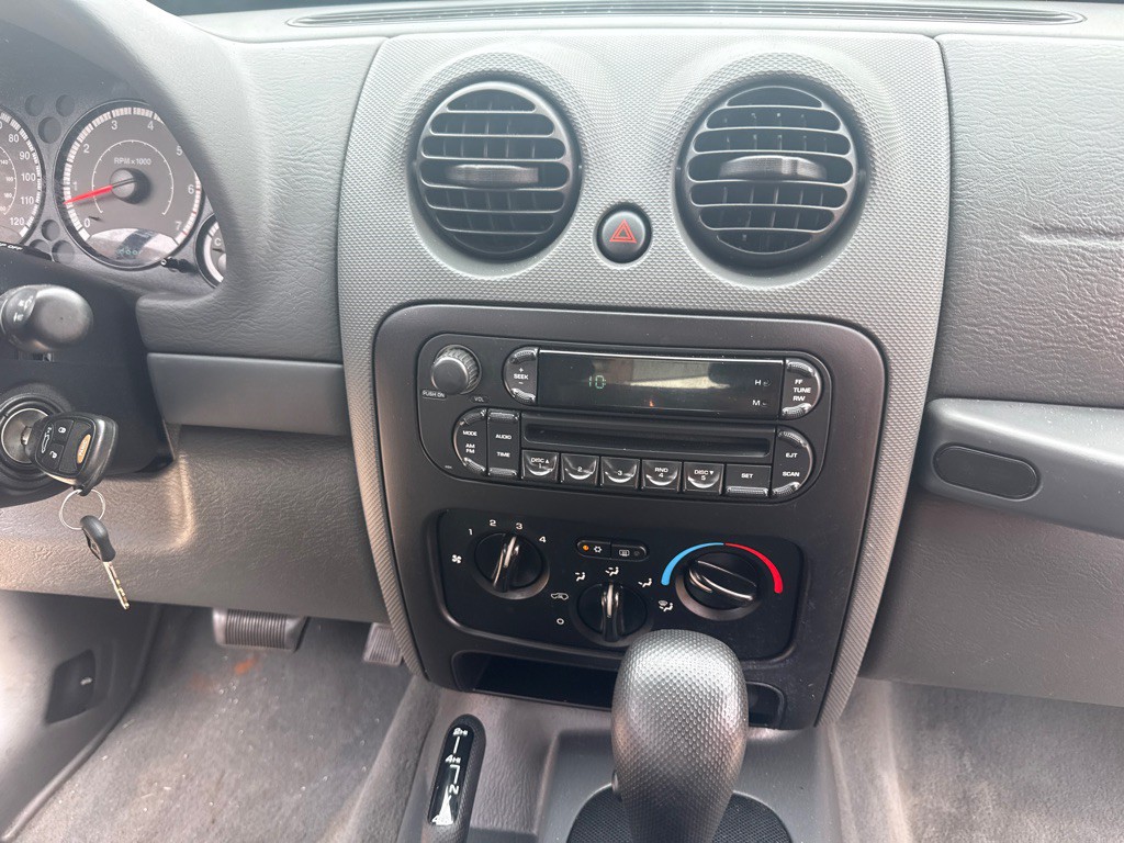 2006 Jeep Liberty Image 18