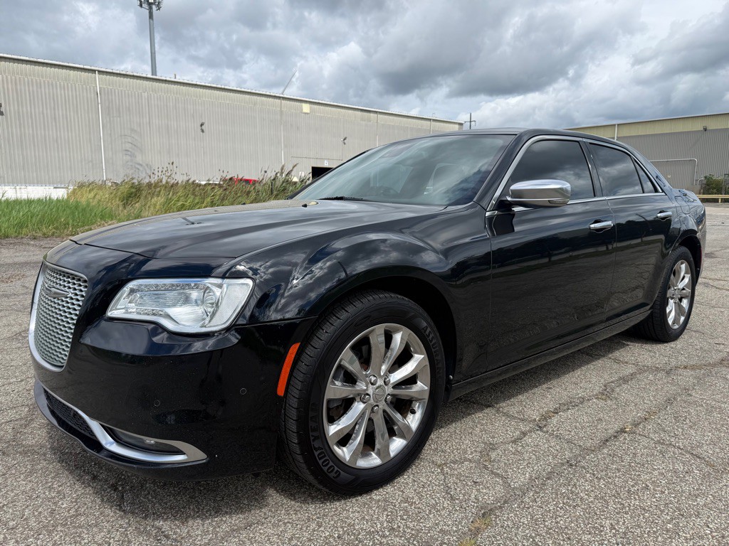 2015 Chrysler 300 Image 2