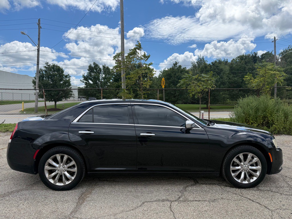 2015 Chrysler 300 Image 3