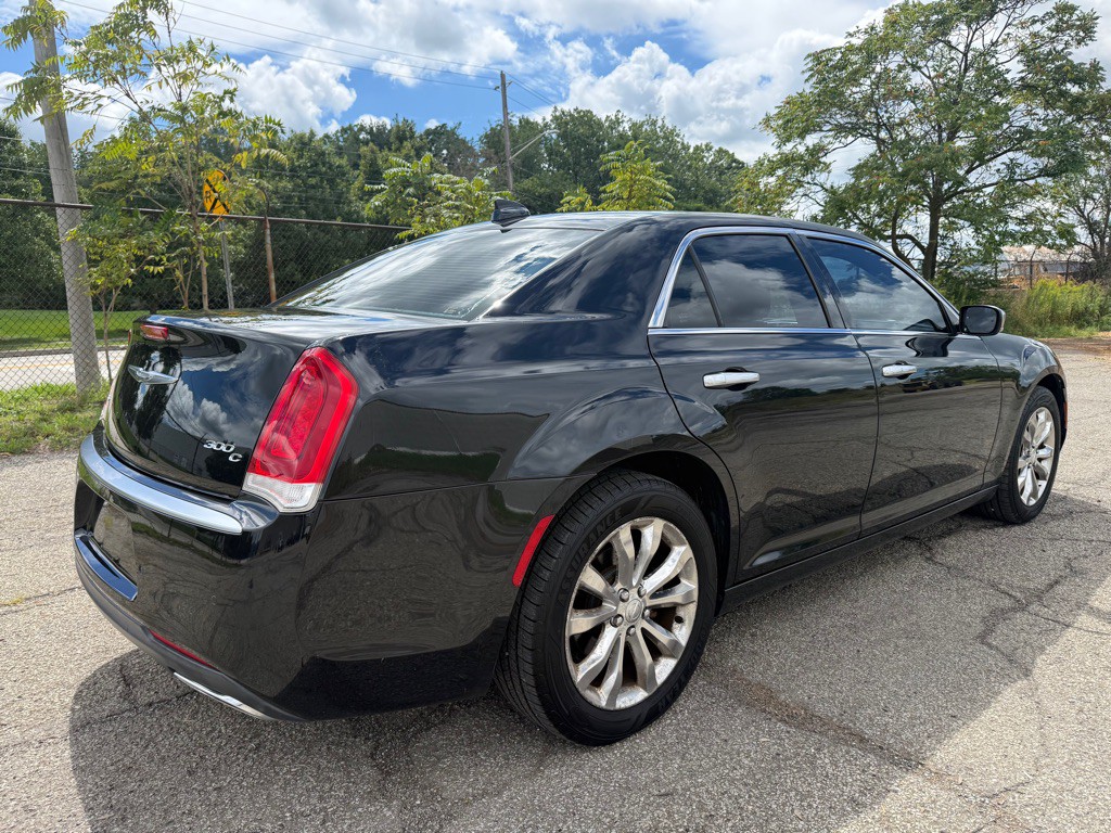 2015 Chrysler 300 Image 5
