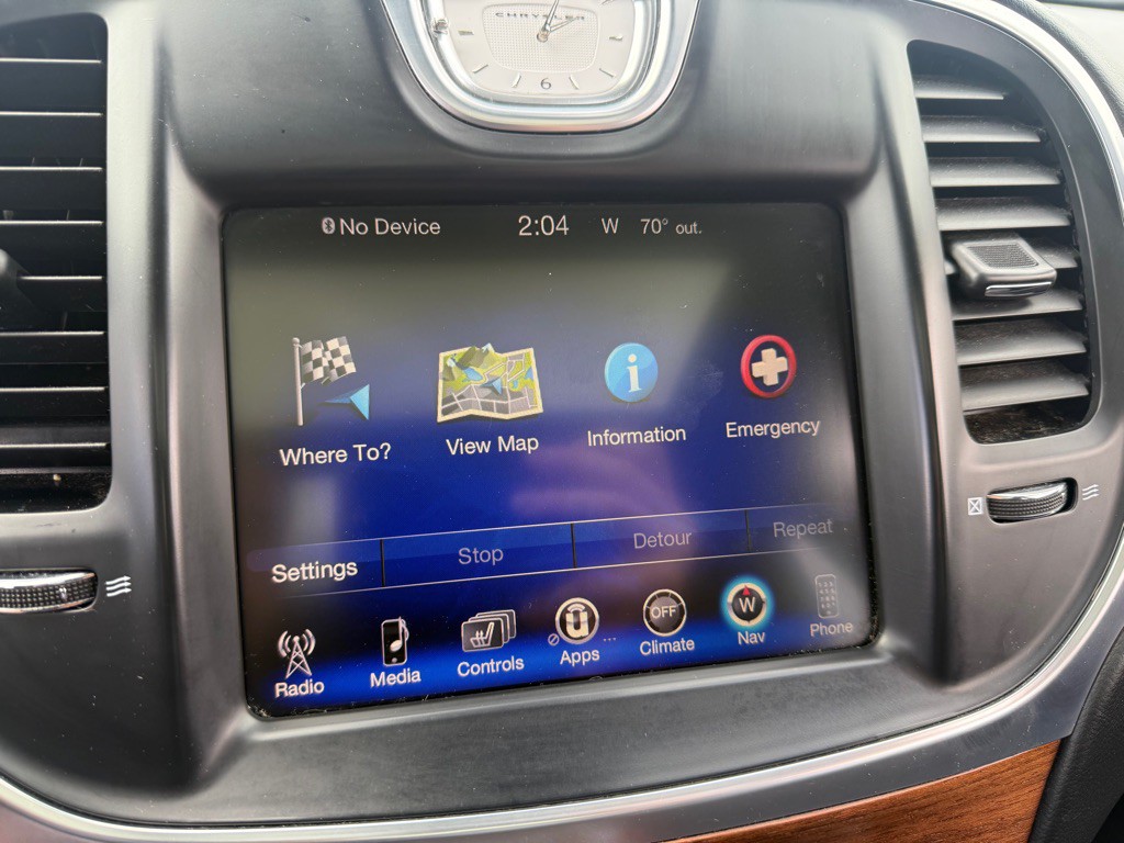 2015 Chrysler 300 Image 15